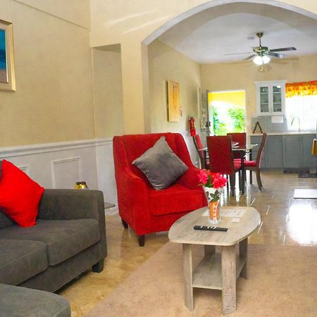 Hotel Red Hassell Manor à Port Antonio Extérieur photo